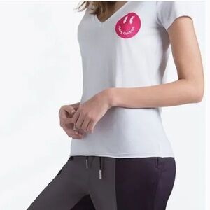 NWT Juicy Couture Smiley V-neck T-Shirt Size Small